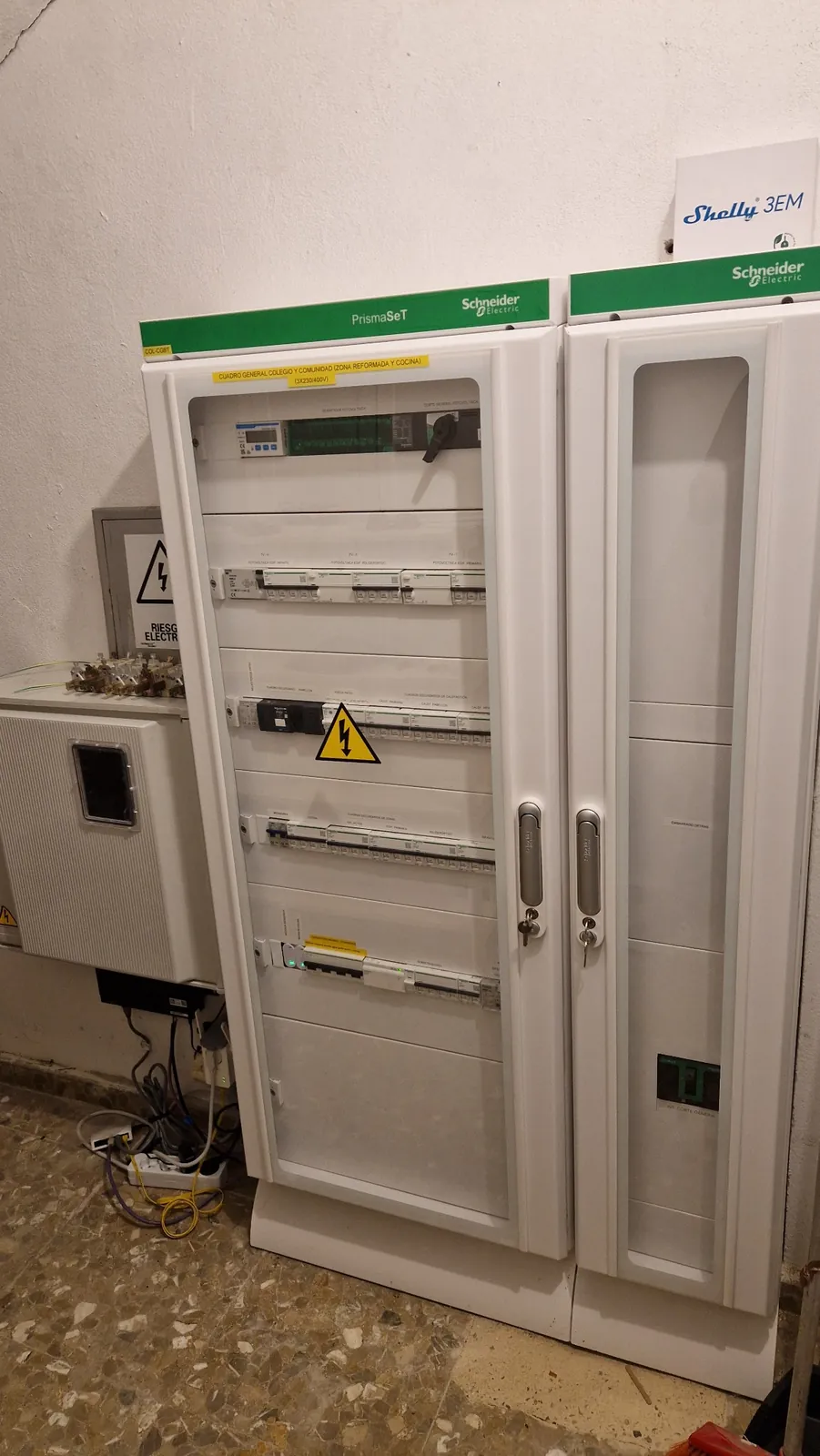 Cuadro general de baja tensión nuevo en colegio de Sevilla